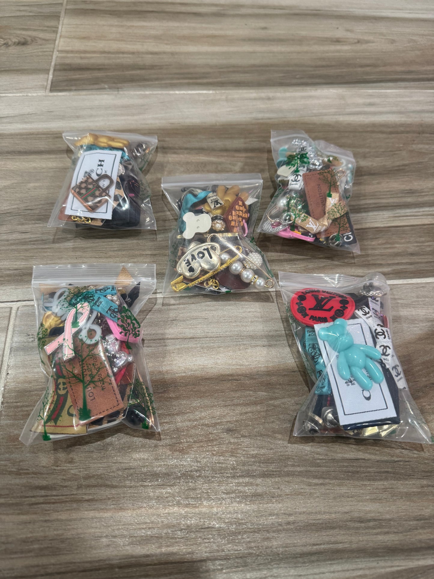 20+ Tie, Trucker Hat & Sock Accessory Kit