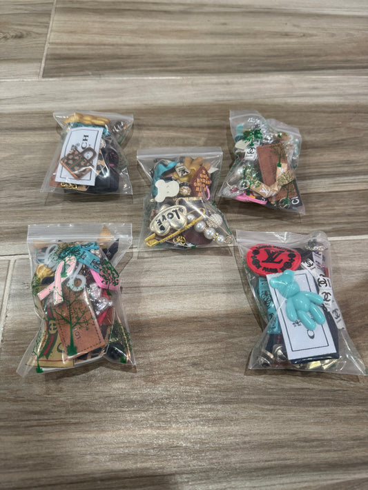 20+ Tie, Trucker Hat & Sock Accessory Kit